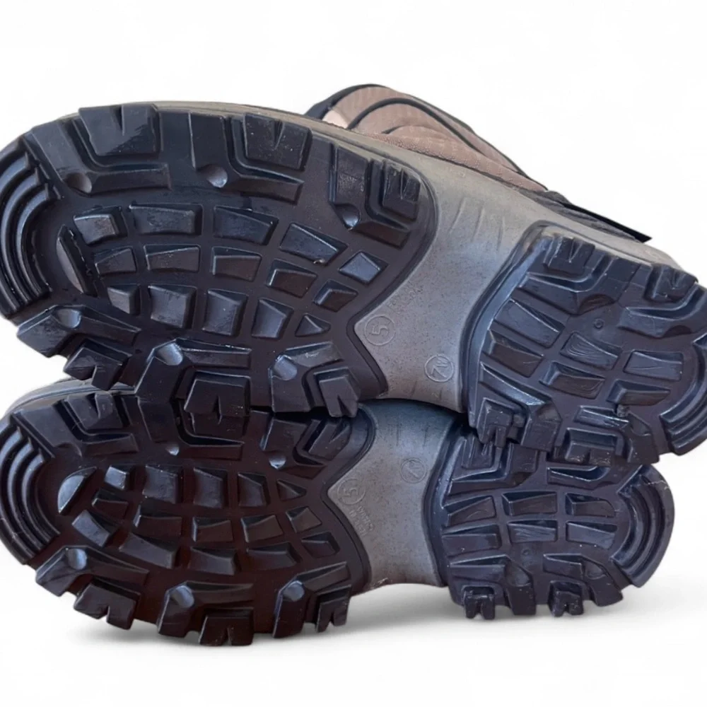 Baffin‎ Black and Tan Winter Boots